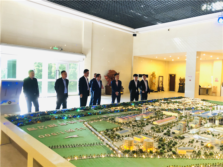 中國聯(lián)塑與新疆八鋼國貿(mào)達(dá)成戰(zhàn)略合作，共享新機(jī)攜手并進(jìn)中亞五國市場